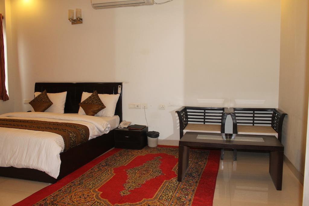 Airport Hotel Jet Inn Suites New Delhi Rum bild